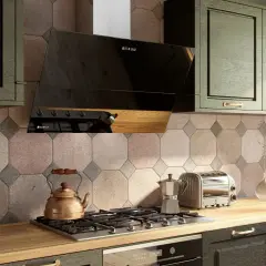 Nowoczesna kuchnia z czarnymi szafkami i okapem. Zobacz, jak obudować komin w kuchni, by stworzyć stylowe i funkcjonalne wnętrze.