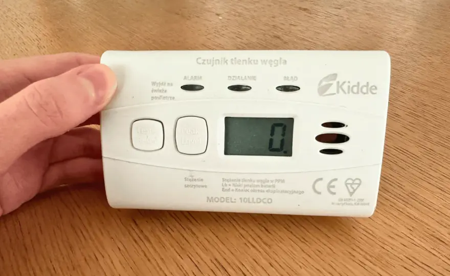 Czujnik czadu pokazuje L6? Sprawdź, co to znaczy i jak działać!