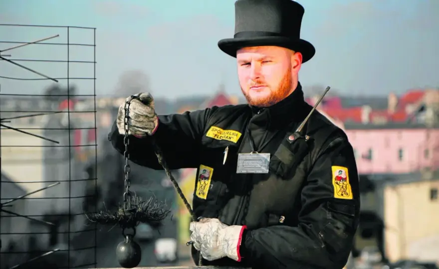 Czy płacić kominiarzowi? Kiedy obowiązek, a kiedy datek