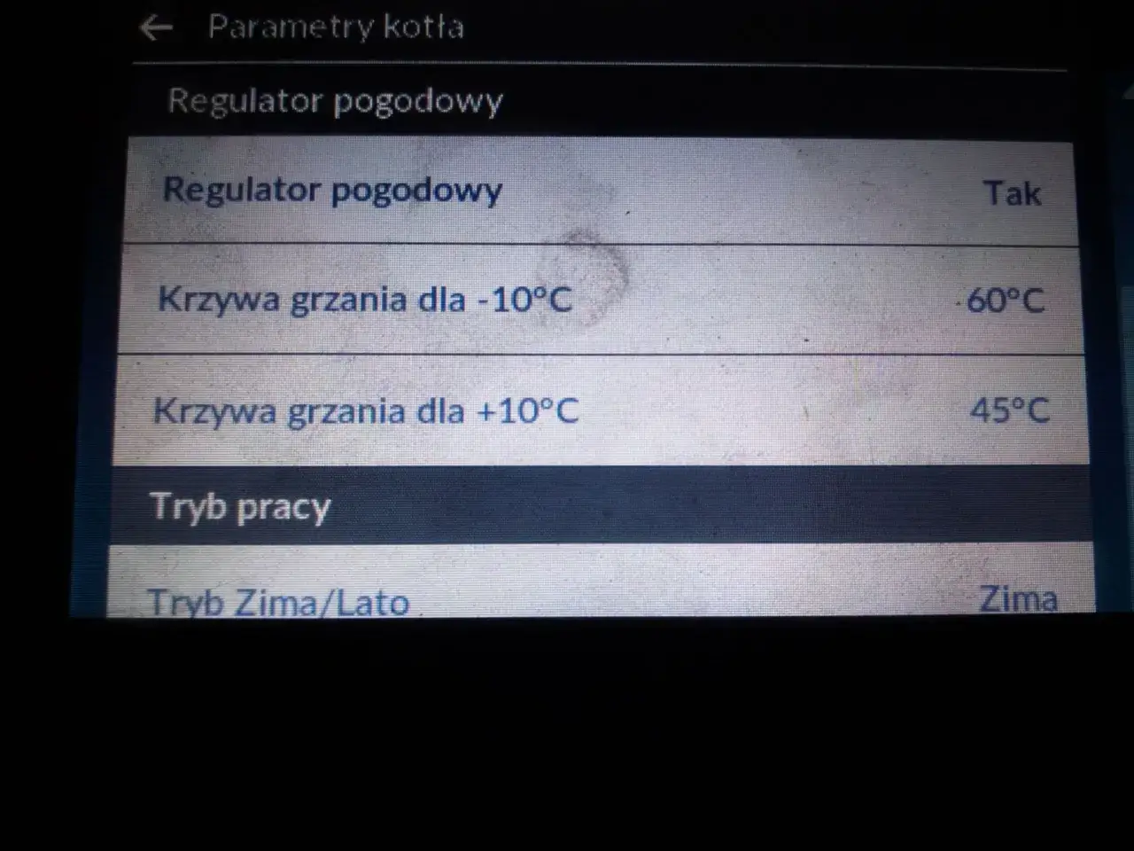 Ustawienia kotła: regulator pogodowy włączony, krzywe grzania dla -10°C i +10°C, tryb zima/lato. Jak ustawić sterownik pieca na ekogroszek.